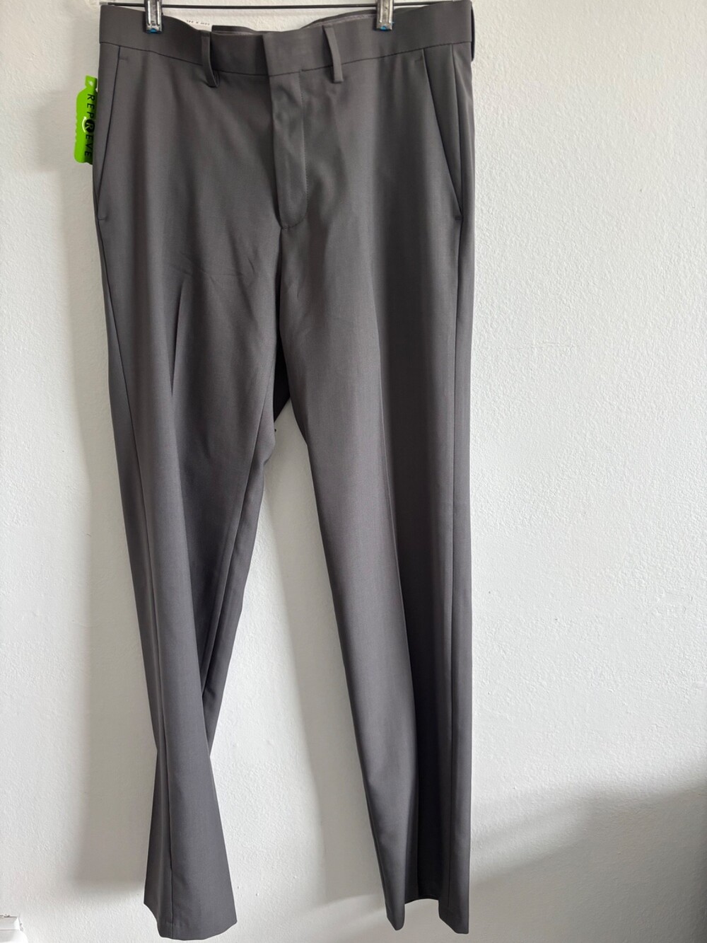 Haggar Men’s Premium Stretch Gray Dress Pants Straight Fit 32x34 NEW